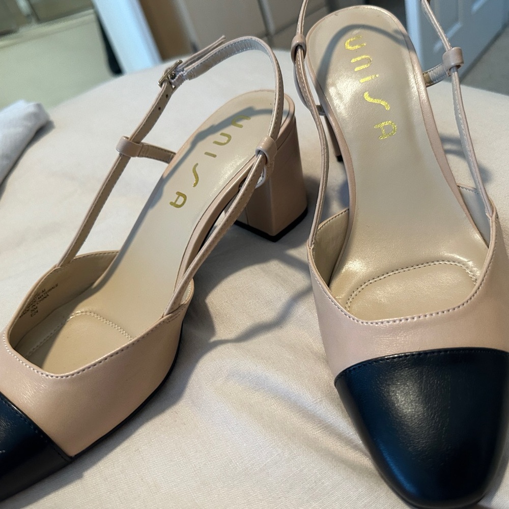 Unisa ladies pumps size 9M